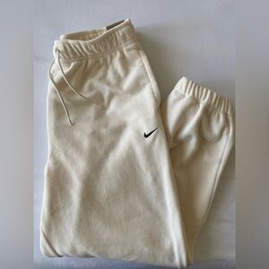 NWT- Nike Womens’s Therma-Fit One Fleece Cream Jogger Pants